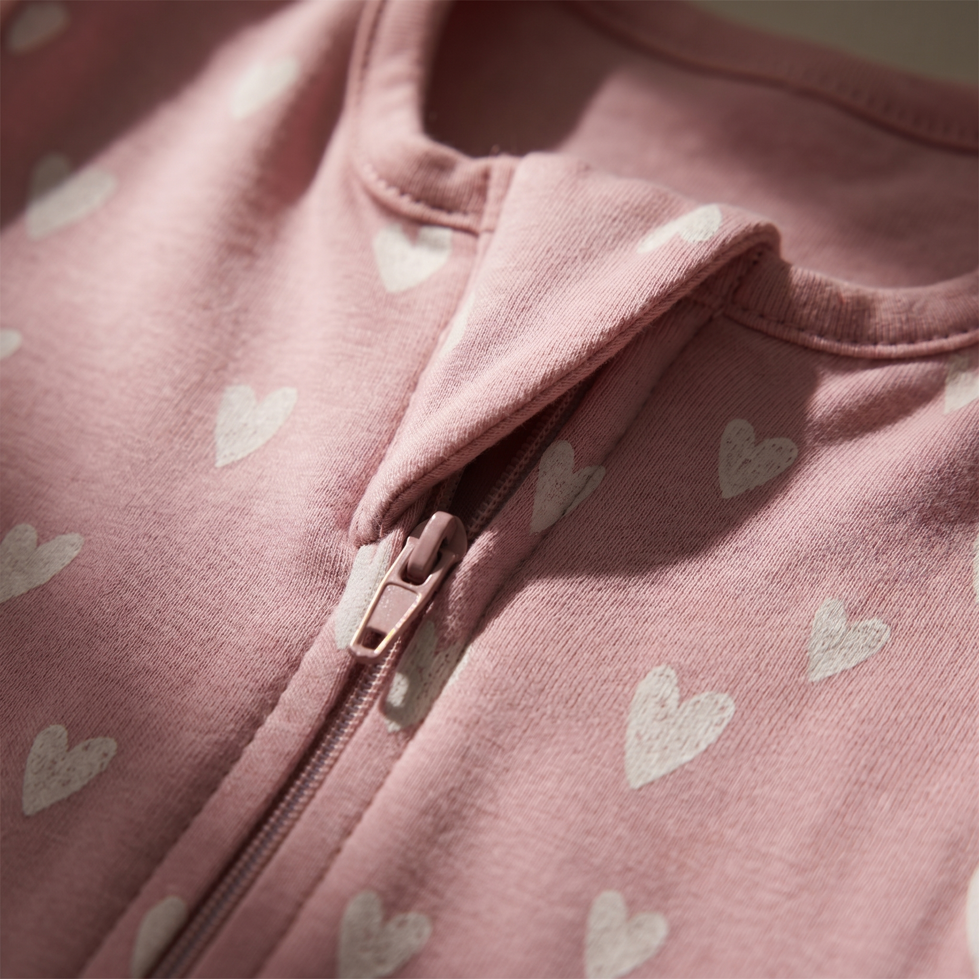 Close-up of the DreamWrap two-way zip, chin guard and combed cotton fabric
